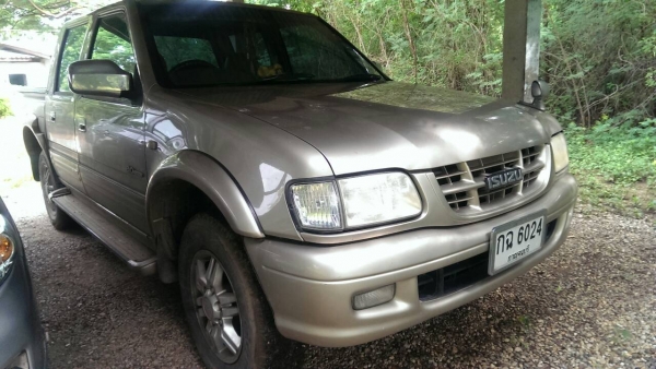 ขายสี่ประตูอีซูซุ ดราก้อน ปี 2001 โฟวิีล 230,000 บาท ขายสี่ประตูอีซูซุ ดราก้อน ปี 2001 โฟวิีล 230,000 บาท