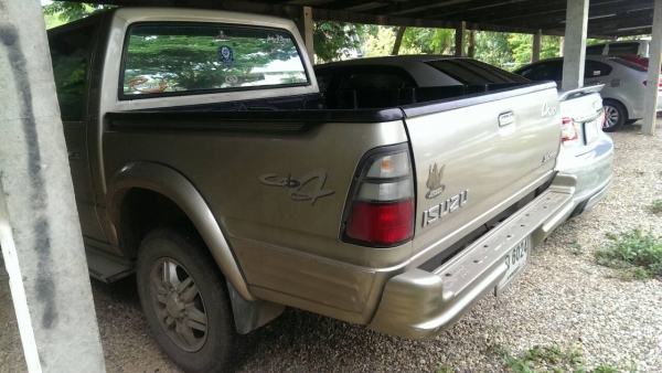 ขายสี่ประตูอีซูซุ ดราก้อน ปี 2001 โฟวิีล 230,000 บาท