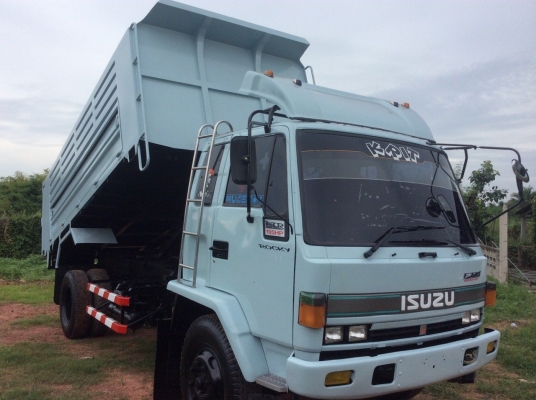 ISUZU6ล้อROCKY ดั๊ม 195 แรงแท้ เครื่องดี ครัทซีสวย กะบะต่อใหม่ ยาว 4.7ม. กว้าง 2.4 ม. ครัทซีใหญ่ยาวตลอด ขาย 830,000 บาท