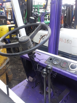 Forklift TOYOTA 0.9 กิโล ยกสูง 3.0 เมตร เกียร์ครัชท์ ใช้น้ำมัเบนซิน ราคาถูก