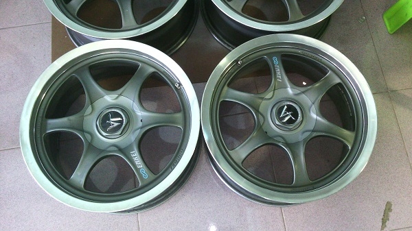 ขอบแม็ก บริสโตน ไทยแท้ๆ ขอบ16 4รู100-114 กว้าง7 อ๊อฟ32 สภาพสวย