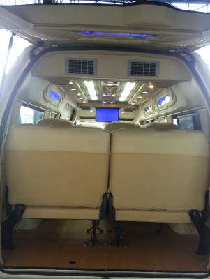 ขายด่วน รถตู้ commuter ตกแต่ง VIP