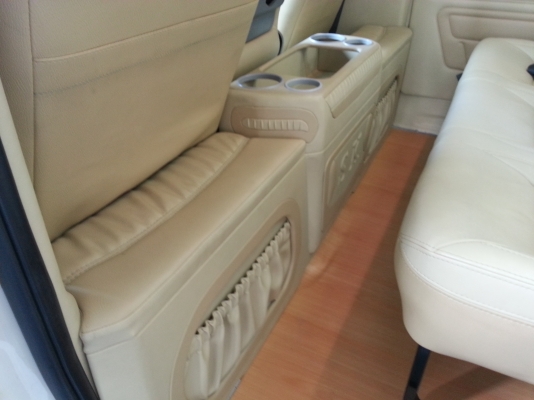 ขายด่วน รถตู้ commuter ตกแต่ง VIP ขายด่วน รถตู้ commuter ตกแต่ง VIP