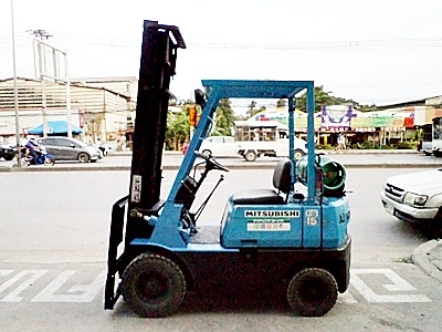 ขายรถยกมิตซูบิชิ 1.5 ตัน  เครื่องเบนซิน  (ใช้แก๊สอย่างเดียว) กระบอกคู่   เสาสูง 4 เมตร  พวงมาลัยเพาเว่อร์  สีเดิมจากนอก นำเข้าจากญี่ปุ่น ใช้งานได้ทันที ราคา15000