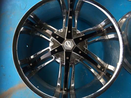 ขายกันถูกๆ แม็กซ์โครเมี่ยม ขอบ 24 กว้าง 10 นิ้ว สวยๆ