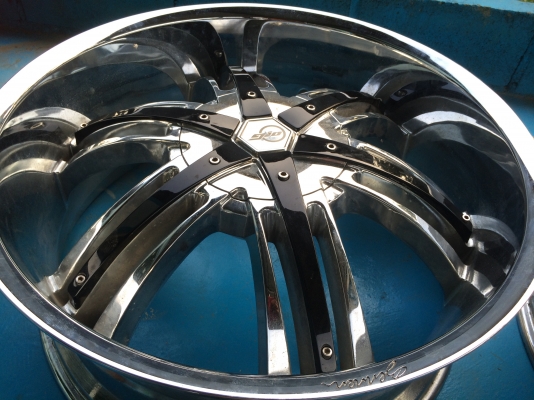 ขายกันถูกๆ แม็กซ์โครเมี่ยม ขอบ 24 กว้าง 10 นิ้ว สวยๆ