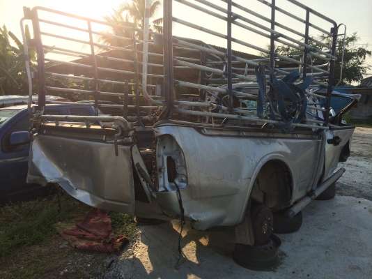 ขายรถอุบัติเหตุพร้อมเล่มทะเบียนโอนลอย เครื่อง2.5 เทา ปี2007