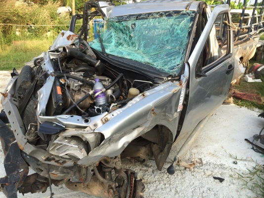 ขายรถอุบัติเหตุพร้อมเล่มทะเบียนโอนลอย เครื่อง2.5 เทา ปี2007