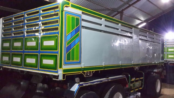 ขายลูกพ่วงเหล็กข้างเรียบ 3 เพลา ยาว 6.50 เมตร ยางดี พร้อมใช้งาน