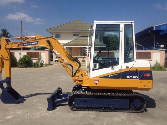 รถขุด แบคโฮล KOMATSU PC20-6 มีหัวเก๋ง นำเข้า มือสองจากญี่ปุ่น