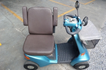 ขาย รถผู้สูงอายุ SUZUKI 4 ล้อ ไฟฟ้า สภาพสวยมาก จากญี่ปุ่น มีไฟ หน้าหลัง ตะกร้าครบ ขับเคลื่อนสะดวก เบาะหมุนได้ซ้าย-ขวา ขึ้นลงง่าย ราคา 29,500