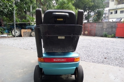 ขาย รถผู้สูงอายุ SUZUKI 4 ล้อ ไฟฟ้า สภาพสวยมาก จากญี่ปุ่น มีไฟ หน้าหลัง ตะกร้าครบ ขับเคลื่อนสะดวก เบาะหมุนได้ซ้าย-ขวา ขึ้นลงง่าย ราคา 29,500