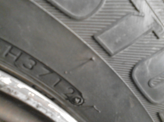 215/65R15 BRIDGESTONE LEO 627 มี 2 เส้น โทร.081-427-3941 215/65R15 BRIDGESTONE LEO 627 มี 2 เส้น โทร.081-427-3941