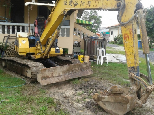 KOMATSU PC40-6 รถเครื่องดี ปั้มดี เอว ช่วงล่างดี พร้อมใช้งานได้เลย ตอนนี้ยังใช้งานอยู่ ราคาต่อรองได้ 087-2976734