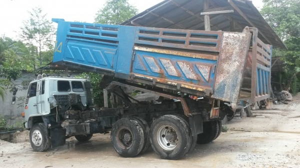 10ล้อดั้มพ์ 2เพลา ISUZU ROCKY 240แรงม้า เปลี่ยนเครื่อง230เทอร์โบว์  รถสภาพพร้อมใช้งาน เครื่องดี คัทซีสวย  ราคาคุยได้ เล่มพร้อม.. 087-2976734