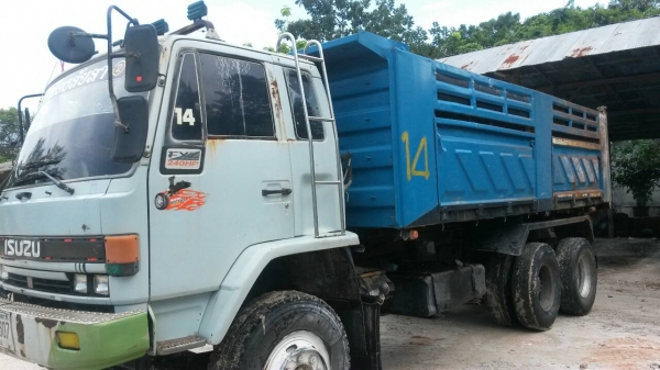 10ล้อดั้มพ์ 2เพลา ISUZU ROCKY 240แรงม้า เปลี่ยนเครื่อง230เทอร์โบว์  รถสภาพพร้อมใช้งาน เครื่องดี คัทซีสวย  ราคาคุยได้ เล่มพร้อม.. 087-2976734