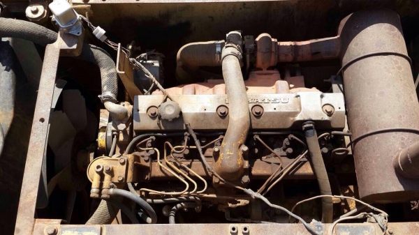 ขายรถแบ็คโฮ KOMATSU PC 200 รุ่น 5 คอนโทรลสั้น ใบแทรค 80 เครื่องปั๊มเดิม ไฟฟ้าตัด เอกสารสัญญาซื้อขาย