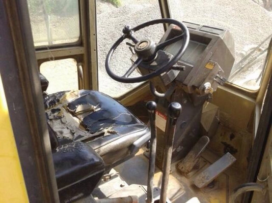 ขายรถตัก KOMATSU WA300-1 สภาพเดิมๆ ตามรุ่น เอกสารสัญญาซื้อขายตามกฎหมาย