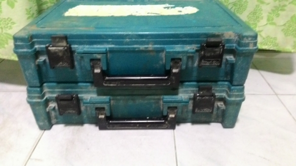 เครื่องสกัดคอนกรีตmakita รุ่น 0810 สภาพพร้อมใช้งาน มีกล่องเก็บครับ