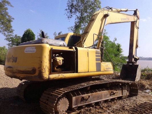 ขายรถแบ็คโฮ KOMATSU PC 200-6 เครื่องคัมมิ้นท์ ซีเรียล 11,3xx เดิมๆตามรุ่น เอกสารเล่มทะเบียน