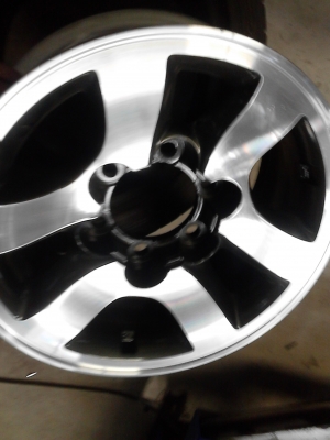 แม๊กขอบ  15   ขนาด  6 รู  ชุด 4 ใบ สวยๆ  TEL.081-427-3941