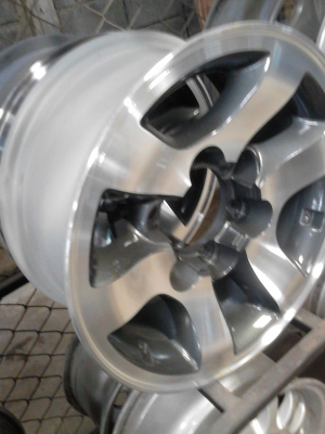 แม๊กขอบ  15   ขนาด  6 รู  ชุด 4 ใบ สวยๆ  TEL.081-427-3941