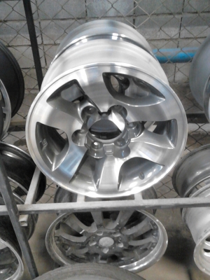 แม๊กขอบ  15   ขนาด  6 รู  ชุด 4 ใบ สวยๆ  TEL.081-427-3941