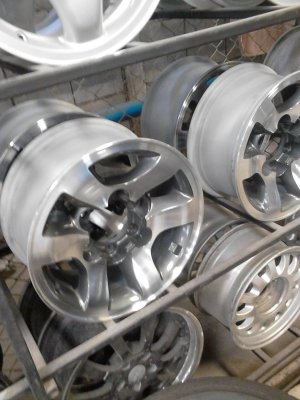 แม๊กขอบ  15   ขนาด  6 รู  ชุด 4 ใบ สวยๆ  TEL.081-427-3941