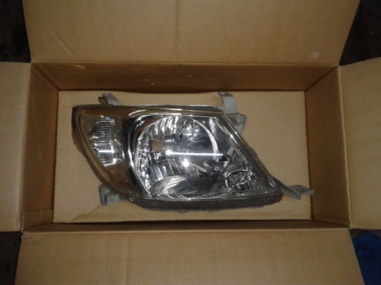 ขายไฟหน้า vigo ข้างขวาแท้ 900 บาท