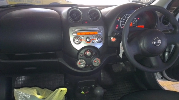 ปี2013รุ่น1.2ELป้ายแดง99.99 ไมล์20,900km มือเดียวครับ