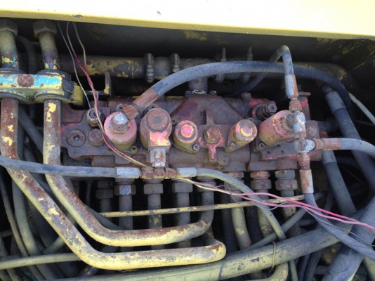 KOBELCO SK200LC  รถเก่านำเข้าจากญี่ปุ่นไม่เคยใช้งานในไทย  สภาพพร้อมลุยงาน+ เอกสารใบแจ้งจำหน่าย เครื่องยนต์ : EH700-4277 เลขซีเรียล :LQ02185 Straight/บูมมาตรฐาน ราคา :1,000,000บาท(ราคาต่อรองได้) พร้อมตรวจเช็คสภาพรถครบ รายการตรวจเช็ครถ 1.เปลี่ยนถ่ายน้ำมันเค