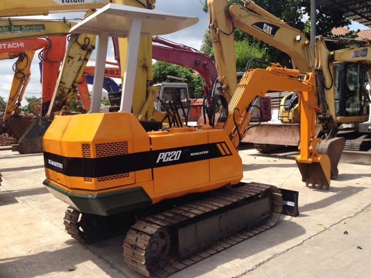 KOMATSU PC20-2 ✔️ รถเล็กหล่อๆใครกำลังมองหาไว้ใช้งานเอง ในสวน บริเวณบ้าน คันนี้เลย   รถเก่านำเข้าจากญี่ปุ่นไม่เคยใช้งานในไทย  สภาพพร้อมลุยงาน เอกสารอินวอยใบแจ้งจำหน่าย รถมีใบมีดดัน  เครื่องยนต์ : 3D8402024 เลขซีเรียล : 12682 ราคา : 240,000บาท