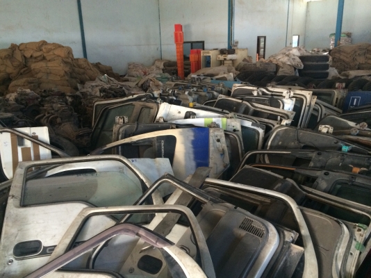 แสงฟ้าเต้นรถ///จำหน่ายประตูนอกทุกรุ่น ราคาพิเศษ