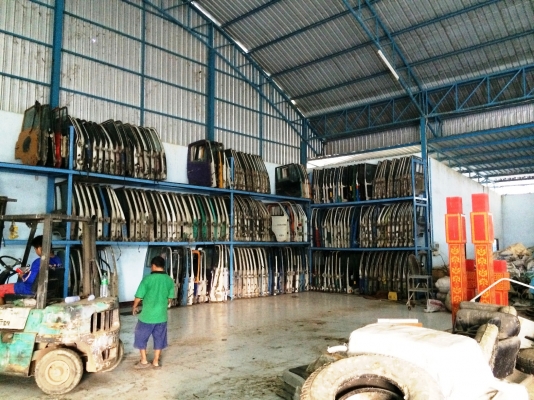 แสงฟ้าเต้นรถ///จำหน่ายประตูนอกทุกรุ่น ราคาพิเศษ