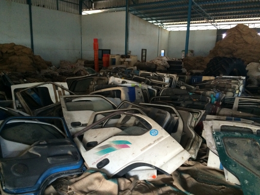 แสงฟ้าเต้นรถ///จำหน่ายประตูนอกทุกรุ่น ราคาพิเศษ