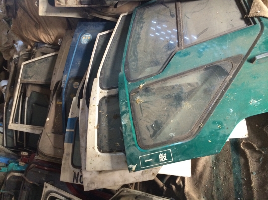 แสงฟ้าเต้นรถ///จำหน่ายประตูนอกทุกรุ่น ราคาพิเศษ