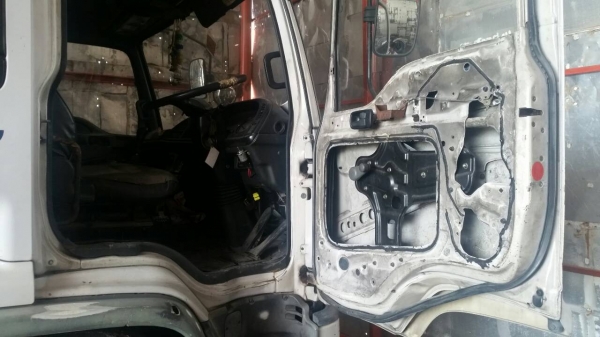 เฮีย ประเสร็จ พานทอง มัดจำ 20,000 บาท รับรถวันที่ 28/11/57 ขายด่วนครับ ISUZU FTR 33 เครื่อง 6HH1 195 แรง ปี41 ตู้ 10 บาน  ติดแก๊ส NGV รถสวยพร้อมใช้ ครับ