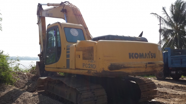ขายด่วนแบคโฮKOMATSUPC200-6เอกสารเล่มทะเบียนไฟฟ้าตัดราคาโทร0843923995