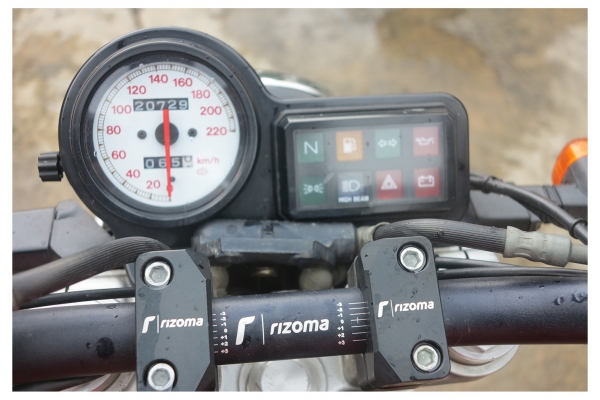 ------------ Ducati M900 ------------------ ------------ Ducati M900 ------------------