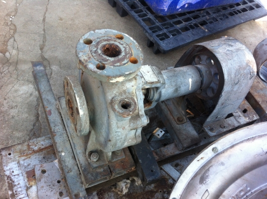 ปั็มน้ำจากญี่ปุ่นแรงเหวี่ยงใบพัดใหญ่ ท่อขนาดสองนิ้วแบบหน้าแปลนแรงส่งสูงไปได้ไกล (มีแค่ 2 ตัว)