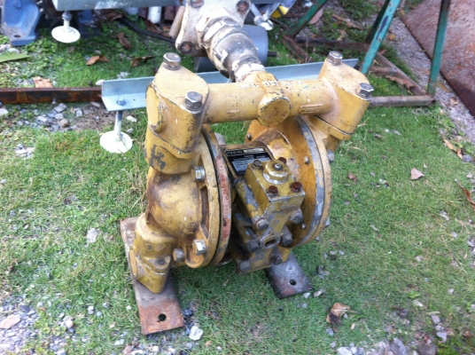 ปั็มไดอะแฟรมบบใช้ลมขับ IWAKI  ผลิตจาก YAMADA ญี่ปุ่น ขนาดท่อเช้า-ออก 1.5 นิ้ว-2นิ้ว