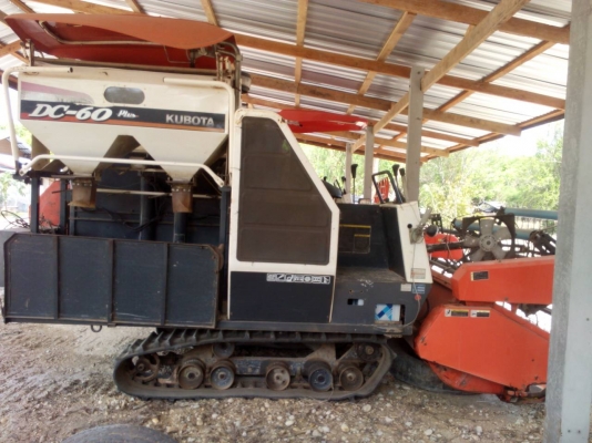 ขายรถเกี่ยวข้าว คูโบต้า 60DC Plus ลดราคาแล้วครับเหลือ 300,000