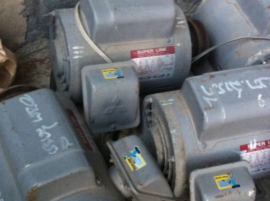 มอเตอร์1 แรงม้า mitsubishi 1 เฟส 220 V. ออกตัวขับได้ดีมีคาปาซิเตอร์ 2 ตัว เป็นแบบโครงสร้างเหล็กแข็ง สภาพพร้อมใช้