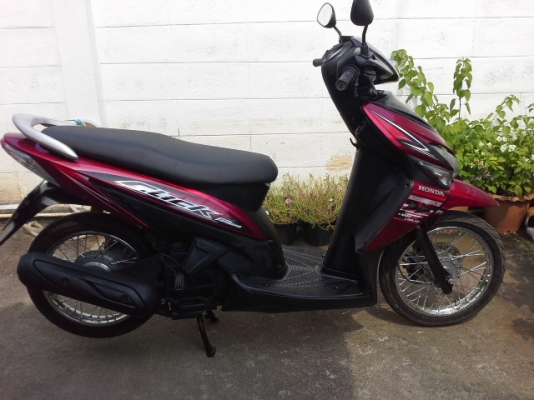 ขายฮอนด้าคลิกสีแดงแก้ว