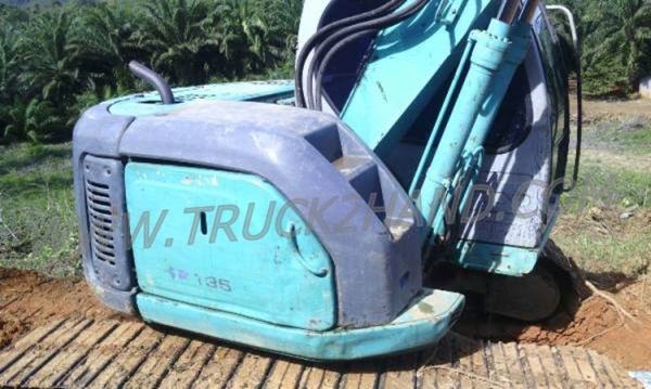 แบคโฮ KOBELCO 135 SR 18,000 ชั่วโมง แบคโฮ KOBELCO 135 SR 18,000 ชั่วโมง