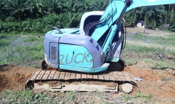 แบคโฮ KOBELCO 135 SR 18,000 ชั่วโมง แบคโฮ KOBELCO 135 SR 18,000 ชั่วโมง