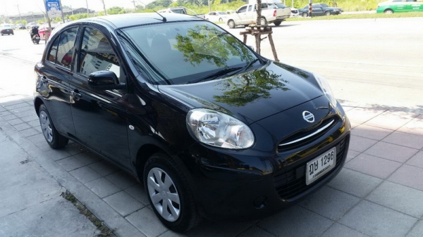 NISSAN MARCH ปี 2010 มือเดียวออกห้าง รถเช็คศูนย์ตลอด เครื่องดี ช่วงล่างดี รถขับดีมาก แอร์เย็น ภายในสวยสภาพใหม่ๆ สีสวย รถพร้อมใช้งาน ฟรีดาวน์ จัดไฟแนนได้