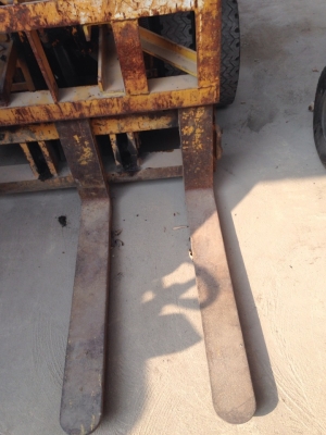 KOMATSU FD 30-7 FORK LIFT 3 ตัน นำเข้าจากญี่ปุ่น  MODEL KOMATSU FD 30-7 FORK LIFT  SERIAL M005A-42356  ENGINE ISUZU C240-567-487 PRICE 300,000 BATH  ยี่ห้อ KOMATSUFD 30-7 FORK LIFT  ซีเรียล M005A-42356  เครื่องยนต์ ISUZUC240-567-487 ราคา 300,000บาท ราคาคุ