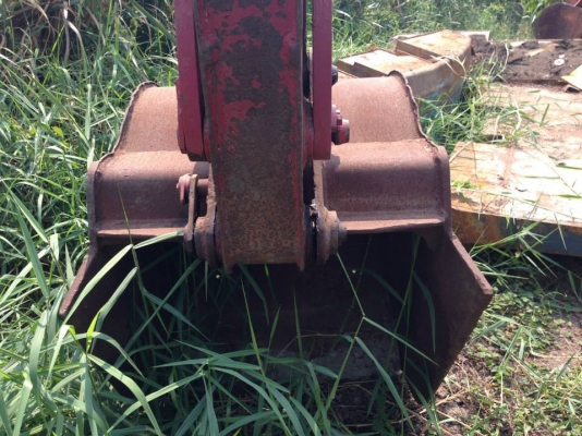 KOBELCO SK60 YUTANI (ขนาด60)  KOBELCO SK60 YUTANI YS300  SERIAL YS300-0745 ENGINE 4D30_040877 PRICE 300,000 BATH   ราคาคุยได้นะคะเจ้าของใจดี รถนำเข้าจากญี่ปุ่นไม่เคยใช้งานในไทยพร้อมใบอินวอย สภาพพร้อมลุยงาน