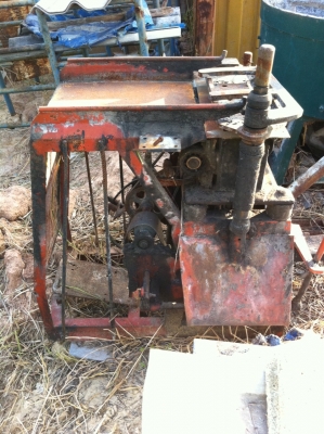 เครื่องอัดอิฐบล็อก 2 ก้อน มือ 2 ครบทั้งชุดเครื่องโม่สายพาน มอเตอ3ตัว